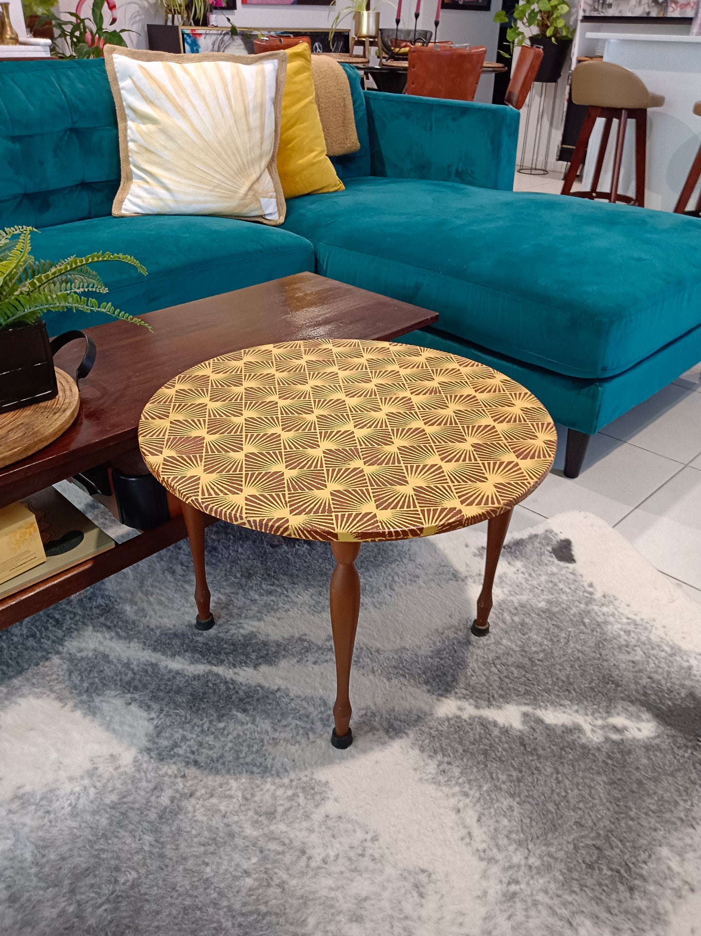 Retro Circular Star Stencil Coffee Table